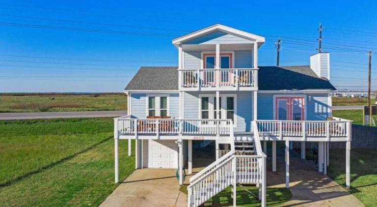 Stunning beach house with ocean views and large deck, just steps from the beach — photo 5