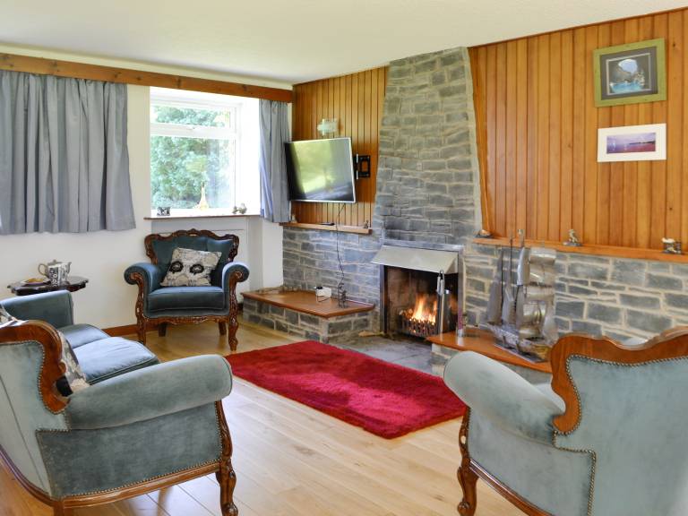 Cottage with grill & yard — photo 4