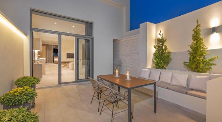 Natural Harmony, Luxury Studio Oasis & Hot Tub — photo 2