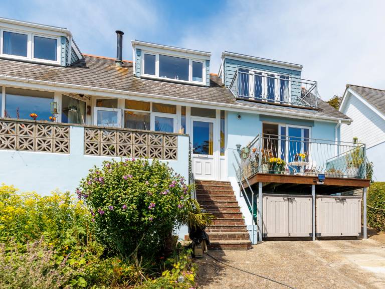 Family-oriented wonderful cottage with garden | Beach view | Pets are welcome in Ventnor