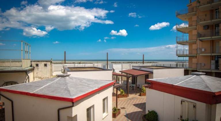 Serviced apartment with BBQ & yard | Next to the beach | Dogs allowed — photo 5