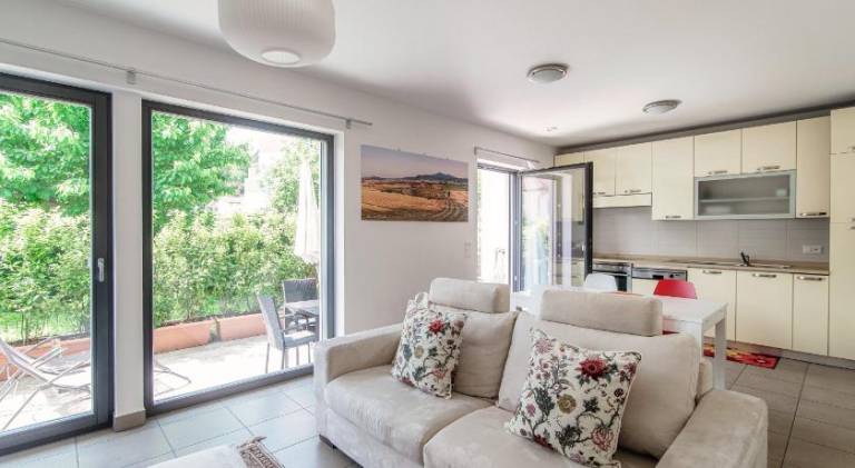 Holiday apartment with patio & garden in Losone
