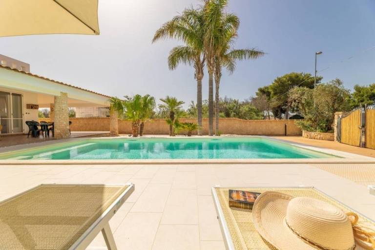 Fully equipped ample villa with terrace, garden & private pool | Pet-friendly — photo 3