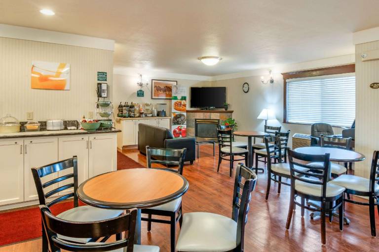 Quality Inn Bend North — photo 3