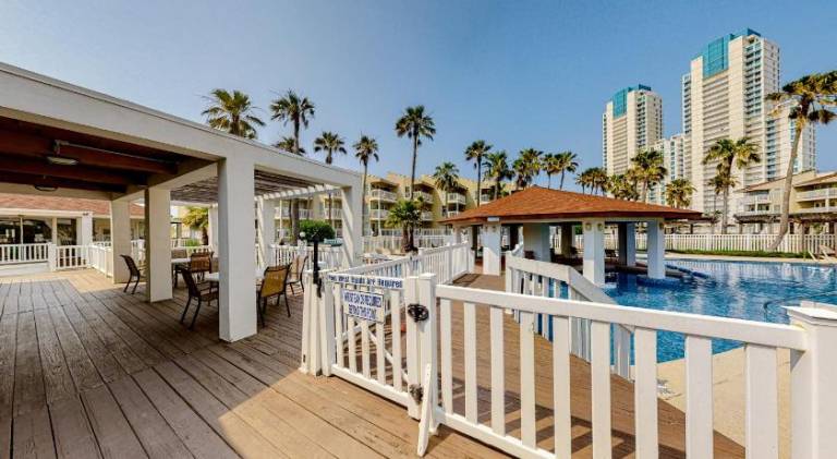 Apartment with hot tub & pool | Beach nearby | Pets are welcome — photo 4