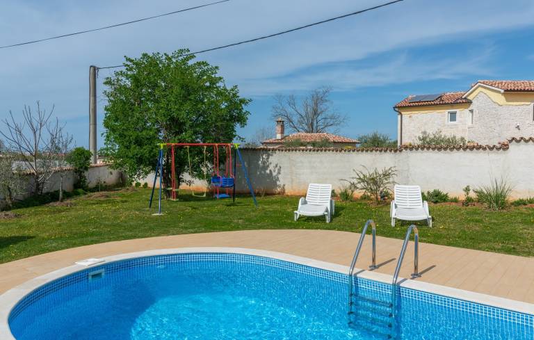 Villa with garden, terrace & private pool — photo 4