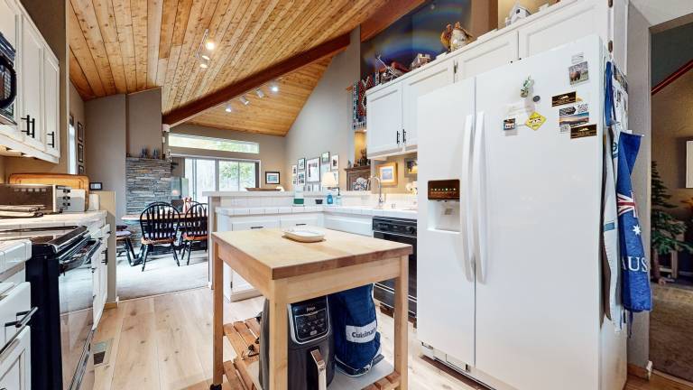 Fully equipped condo with barbecue, sauna & hot tub | Pets allowed — photo 3
