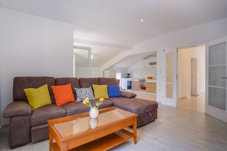 Apartment with barbeque & terrace in Mali Losinj