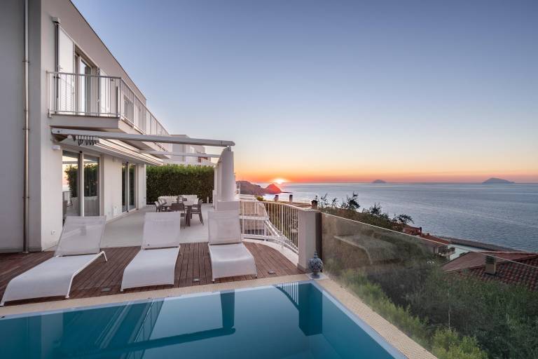 Villa with terrace & private pool | Panoramic view | Next to the beach | Pets are welcome — photo 2