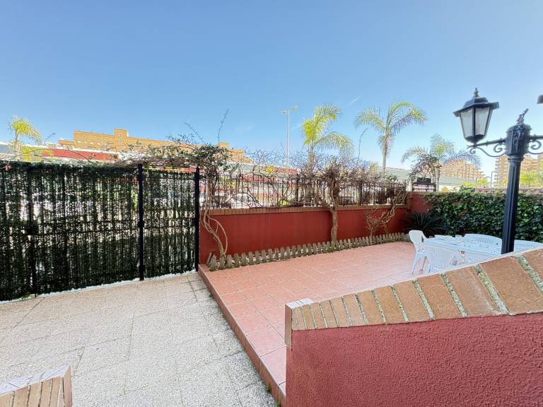 Fully equipped holiday apartment with terrace, pool & garden | Beach nearby | Pet-friendly in Oropesa del Mar