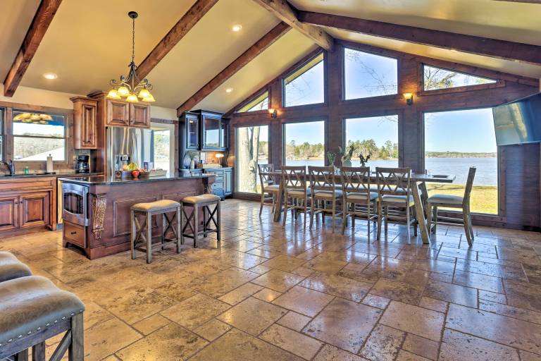 Lay Lake Access & Views: Expansive Shelby Home! in Al