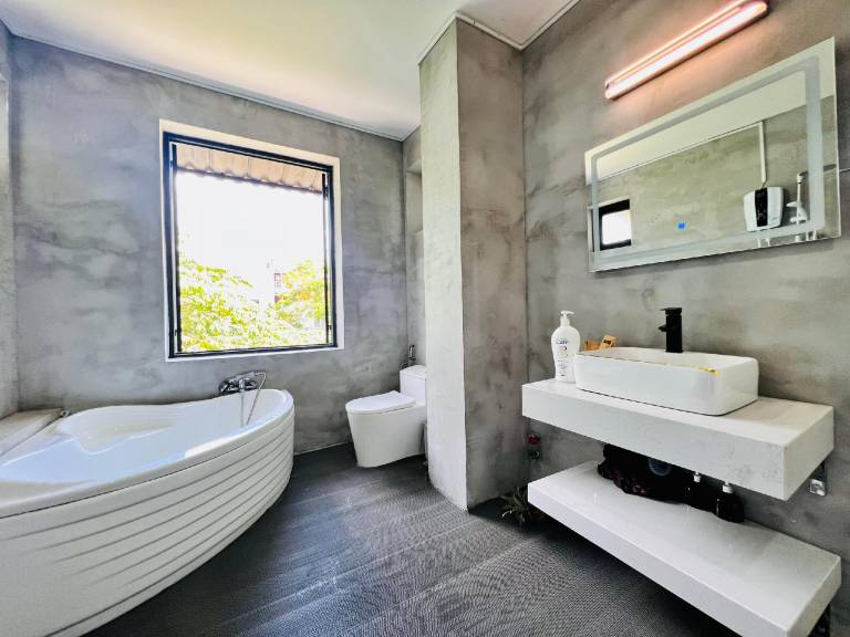 Villa with pool, yard & BBQ | Water view | Good for workation — photo 2