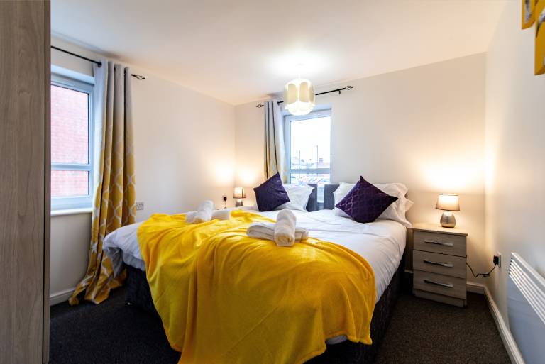 Coventry City Gem Sleeps 2 with Free Parking