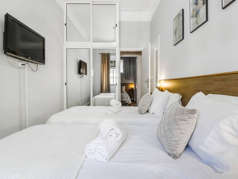 Apartment with patio | Pets are welcome — photo 3