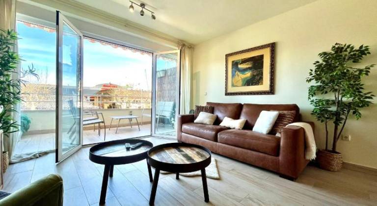 Fully equipped holiday apartment with terrace, private pool & yard | Pets allowed — photo 2