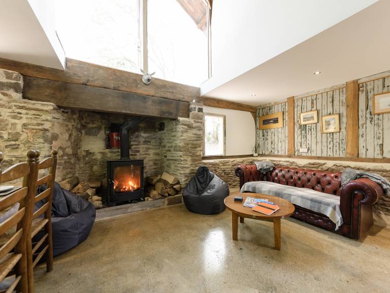 Family-oriented cottage with barbecue, yard & jacuzzi | River view | Dogs allowed — photo 3