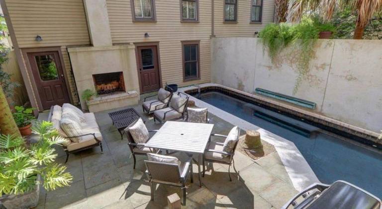 Vacation home with 4 rooms for 12 persons in Savannah, GA