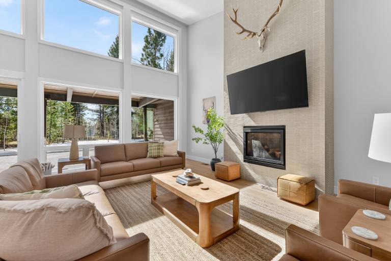Summit House- new home, sleeps 16, quiet neighborhood-, hot tub, pet friendly — photo 2