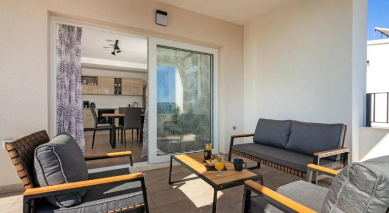 Holiday apartment with patio & barbeque — photo 5