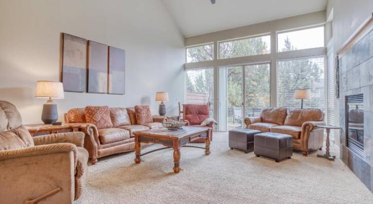 Beautiful vacation home with pool & jacuzzi | Pet-friendly — photo 2