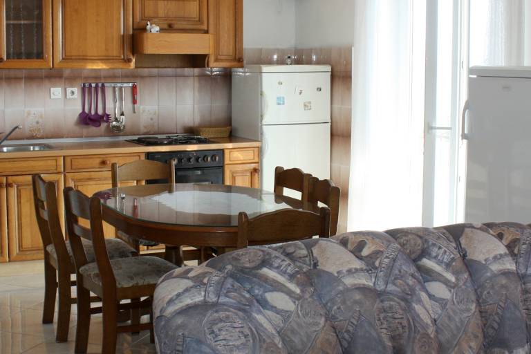 Fully equipped rental apartment with patio & barbeque | Sea view | Beach nearby | Dogs allowed — photo 5