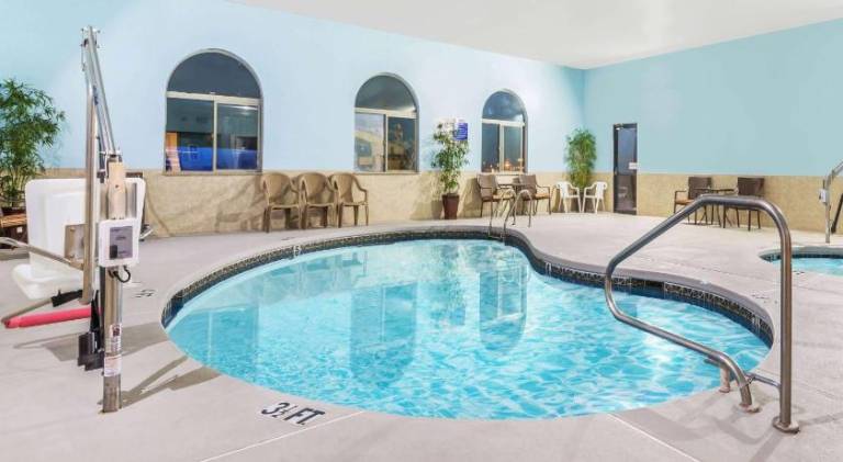 Days Inn by Wyndham Pueblo — photo 3