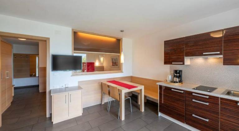 Pleasant serviced apartment with patio & garden | Pets are welcome — photo 3