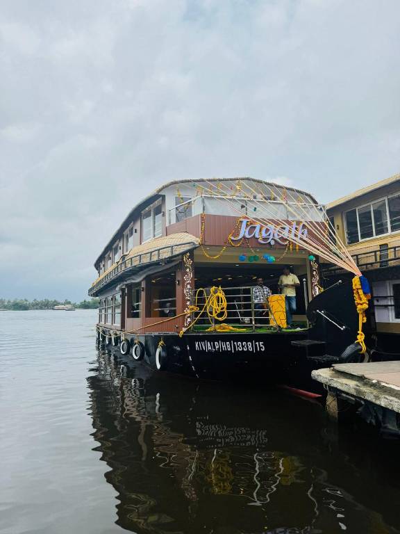 Beach Paradise Day Cruise Houseboat - VACCINATED STAFF in Ambalapuzha