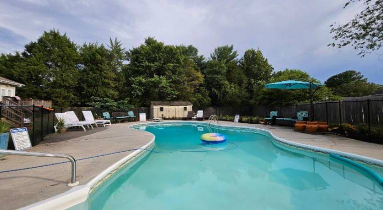 Vacation home with pool & jacuzzi — photo 4