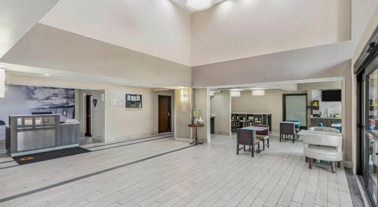 La Quinta Inn & Suites by Wyndham Batavia — photo 3