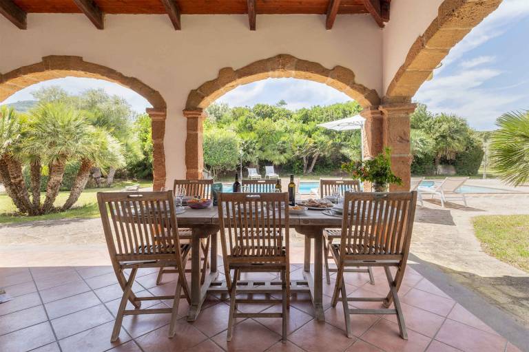 Vacation home with terrace, private pool & yard — photo 3