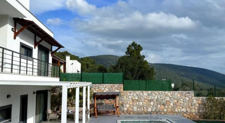 Fully equipped house with pool, terrace & garden | Perfect for remote work | Pets are welcome — photo 3
