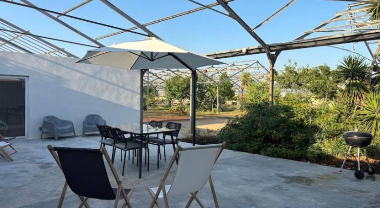 House with 1 room for 3 persons in Hyères