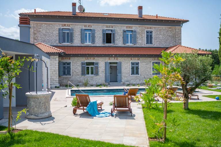 Vila  Ladići