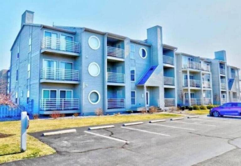 Condo  Port Clinton