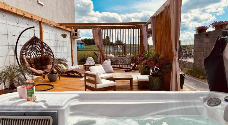 Vacation home with yard, jacuzzi & BBQ | Dogs allowed — photo 3