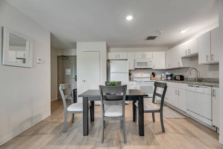 RD402 – 18min to SMU Base Camp - Sleeps 6 - Public Transit — photo 5