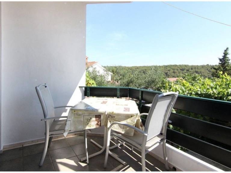 Holiday apartment with 1 room for 2 persons in Jelsa