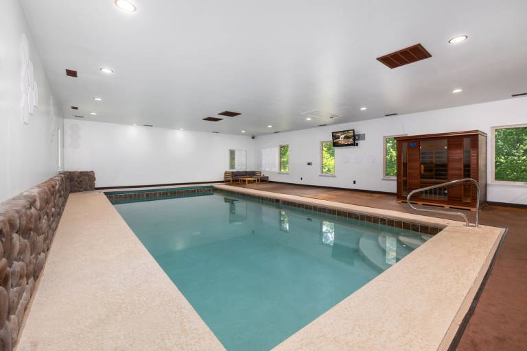 Vacation home with pool & sauna in Bentonville, AR