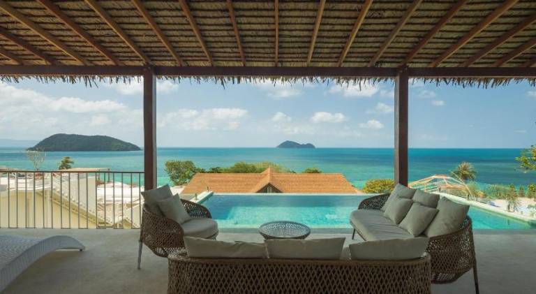 Villa Vista, 5BR Beach Front SeaView Haven, Steps to Sand — photo 3