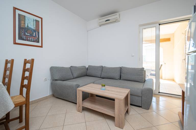 Two bedroom apartment near beach Stara Novalja, Pag (A-21662-a) — photo 2