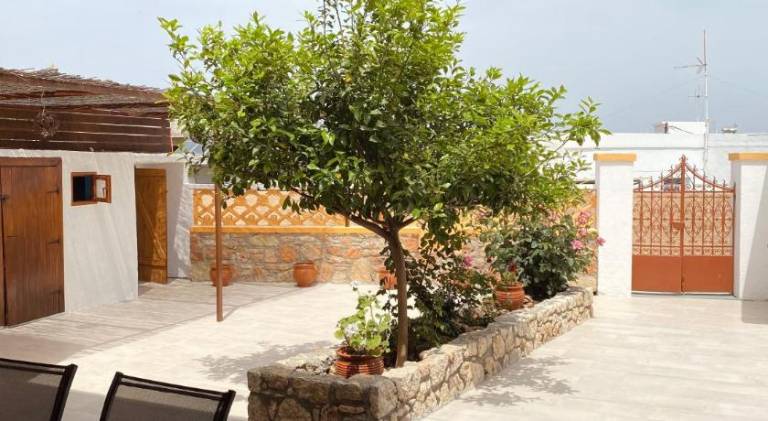 Holiday apartment with patio & yard | Pets are welcome in Rhodes