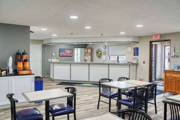 Days Inn by Wyndham Sturgis — photo 3