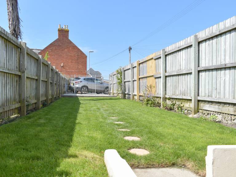 Child-friendly pleasant cottage with yard | Pets allowed — photo 2