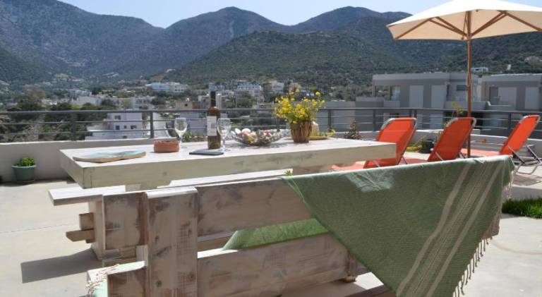 Vacation home with terrace — photo 2