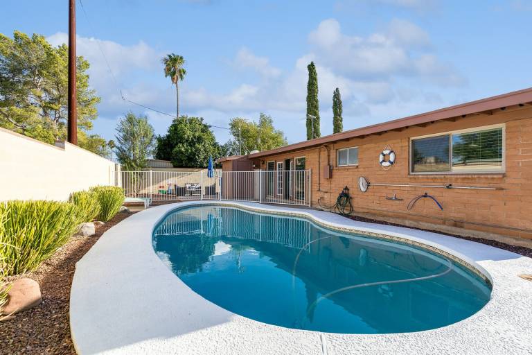 Family-friendly house with pool, garden & terrace | Dogs allowed in Tucson, AZ