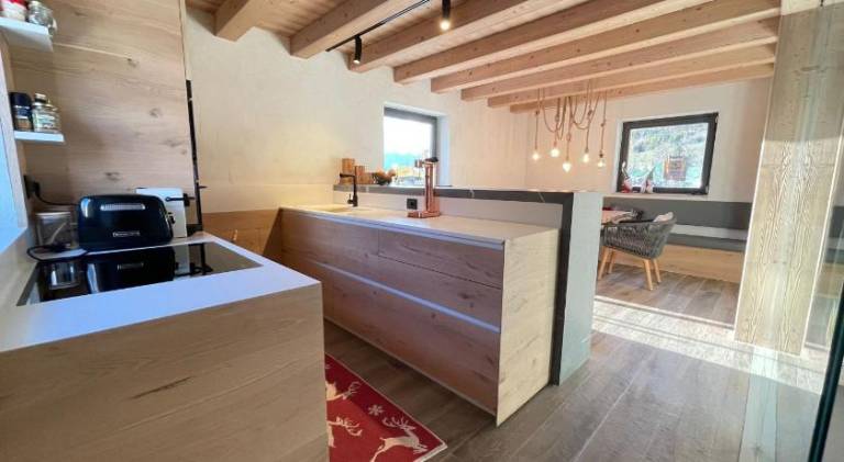 Chalet with BBQ, yard & patio — photo 5