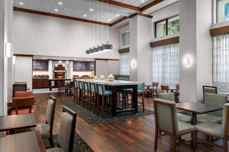 Hampton Inn & Suites Lake Mary at Colonial TownPark — photo 2