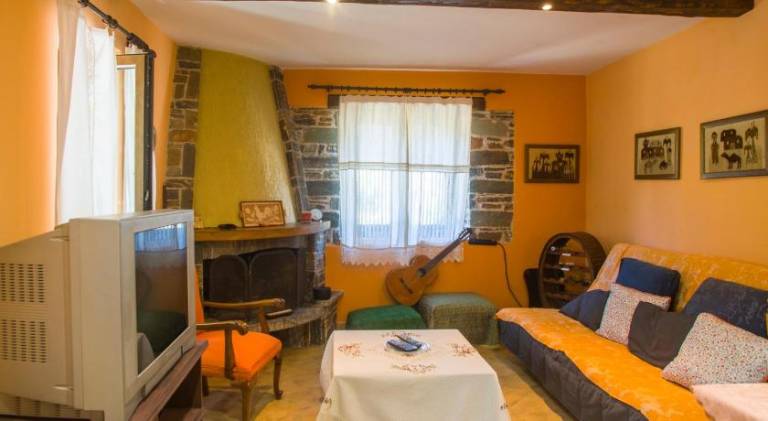 Fully equipped rental apartment with terrace, yard & BBQ | Good for workation | Pet-friendly — photo 2