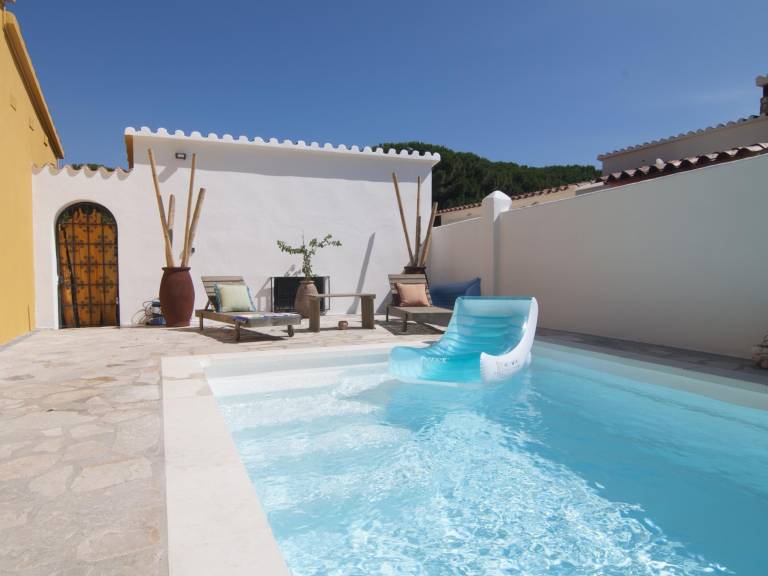Villa with private pool, barbeque & garden — photo 3